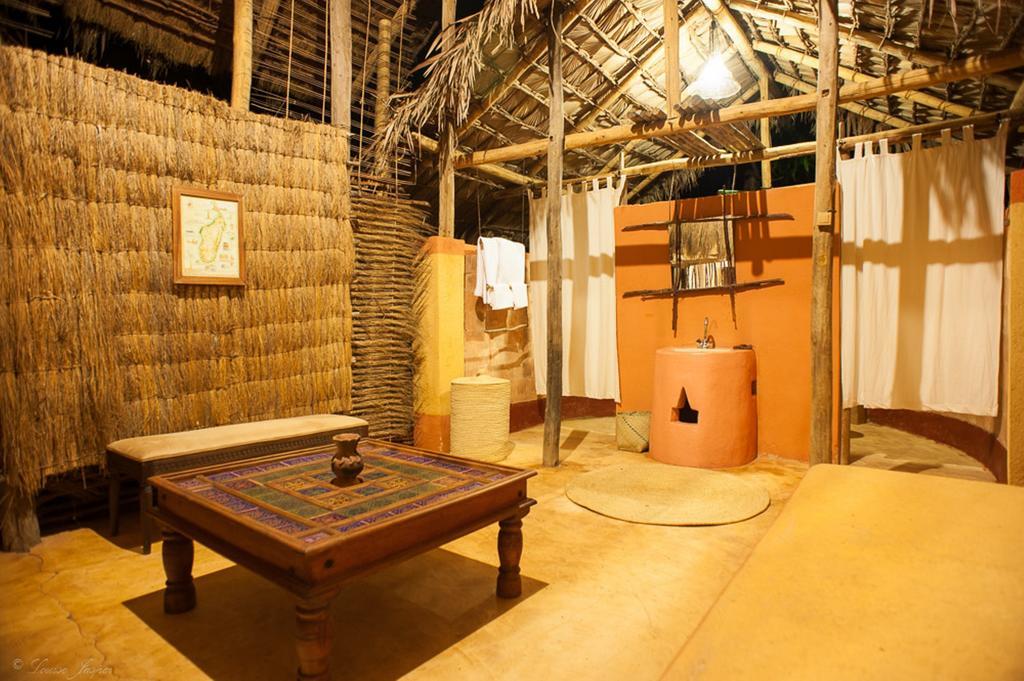 Iharana Bush Camp Hotell Ambondromifehy Exteriör bild